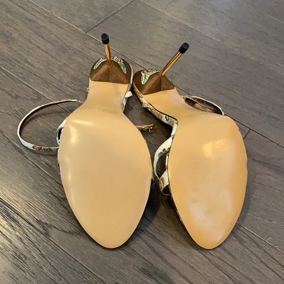 Flower & Rhinestone Heels - Picture 6 of 7